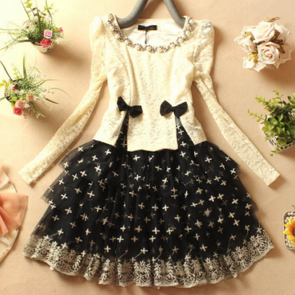 Slim Long-sleeved Lace Stitching Leave Two..