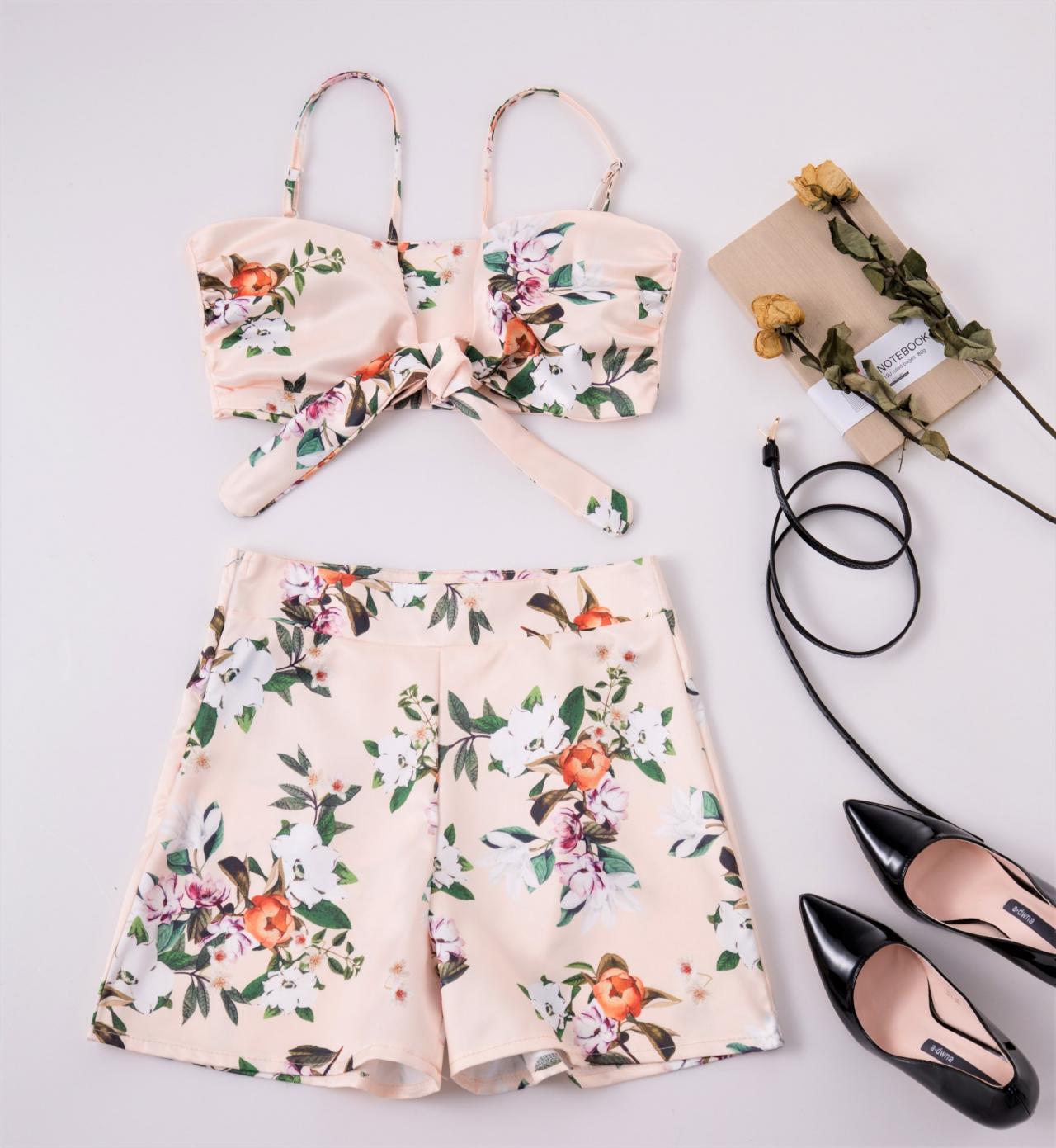 Floral Print Two-piece Set Featuring Spaghetti Strap Cropped Top With Tie Back And Shorts